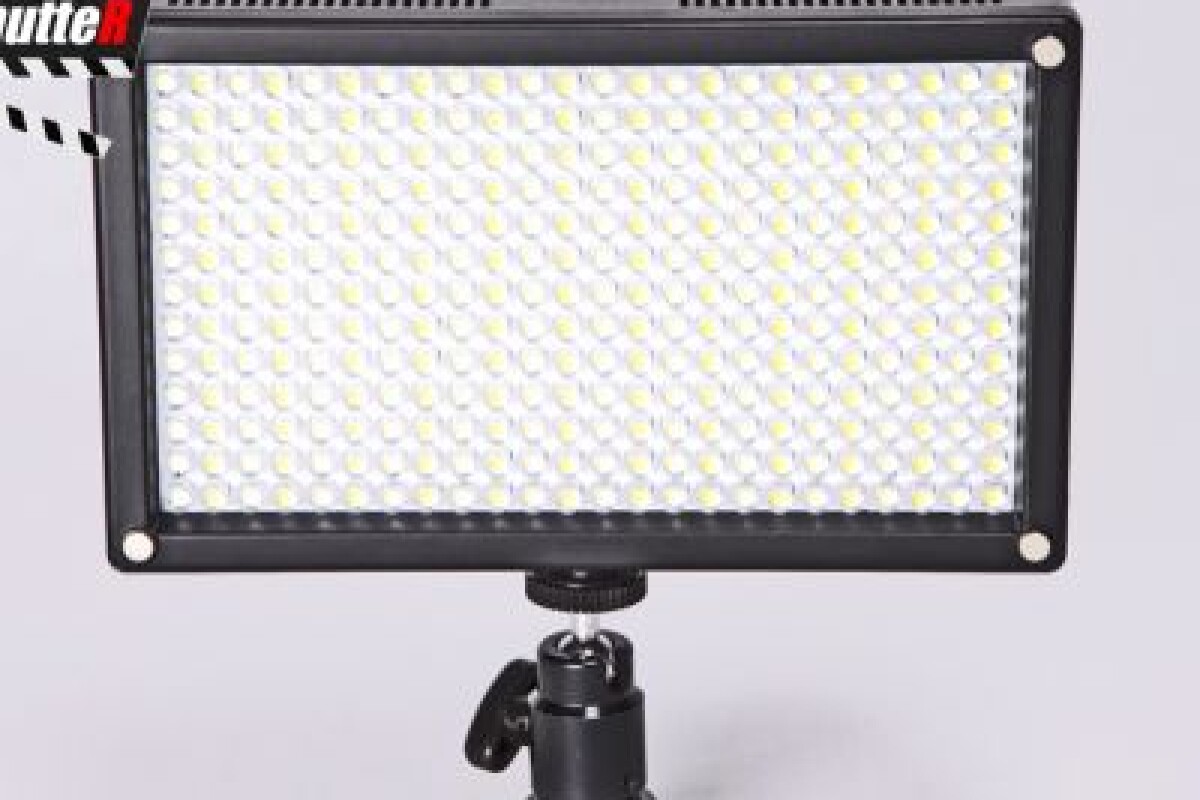 Location Minette LED bi-color PAN-VAR 1530 - Lightyshare