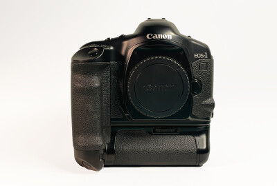 Location Canon 1V
