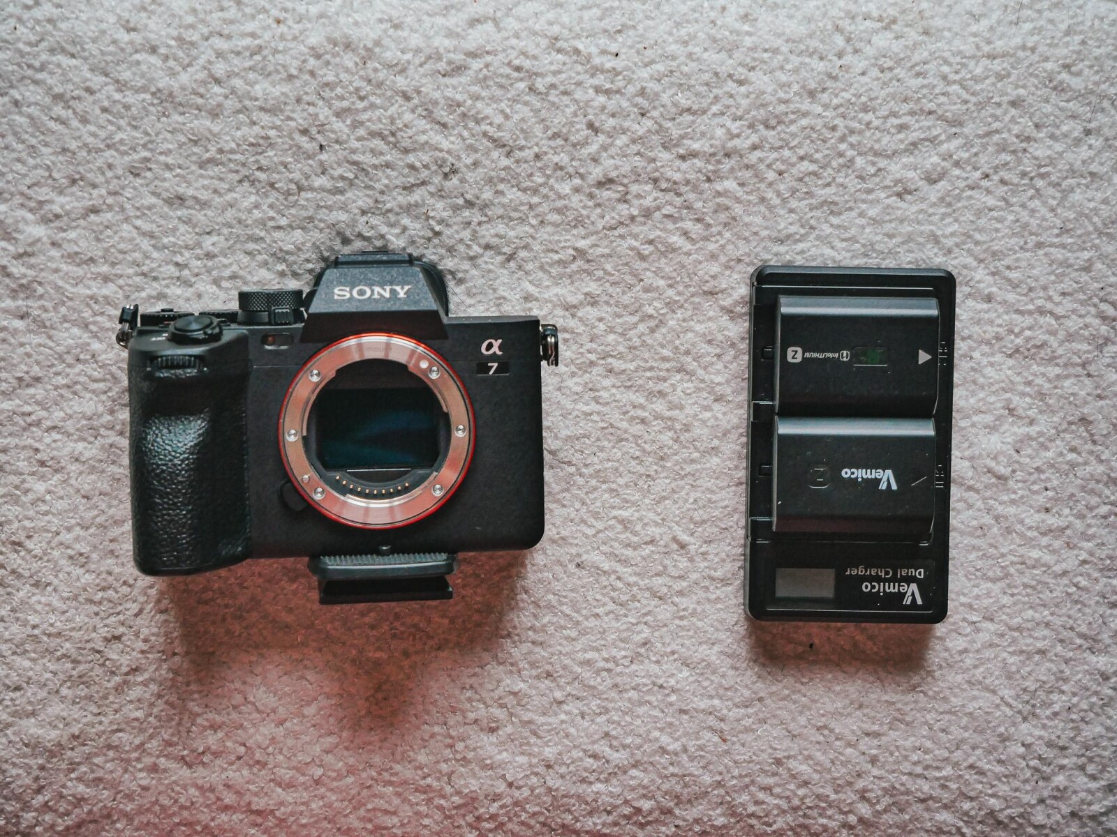 Sony Alpha 7 IV + 3 batteries - Photo 1 sur 1