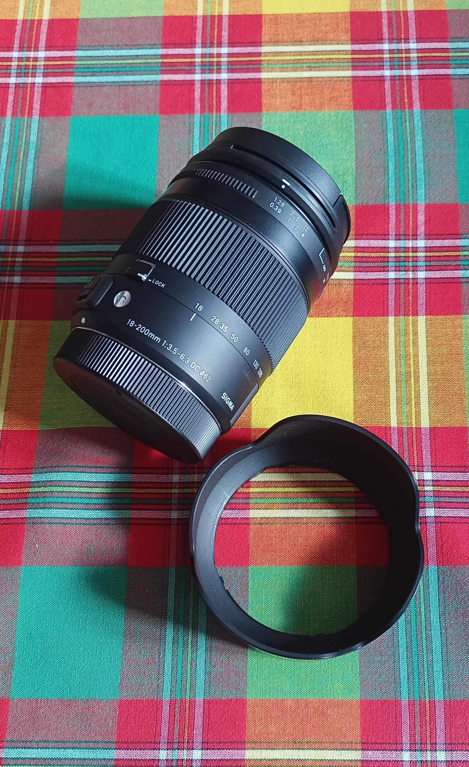 Objectif Sigma 18-200mm f/3.5-6.3 DC OS- Monture CANON EF - Photo 1 sur 1