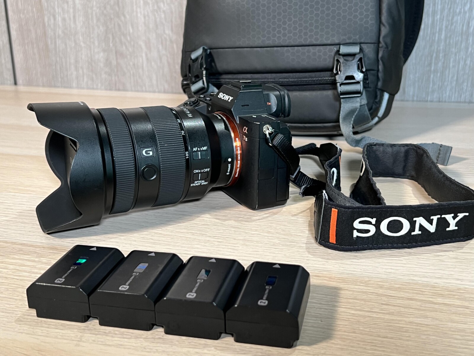 Sony Alpha 7 III + 24-105mm F4 G OSS + Batterie + sac - Photo 2 sur 4