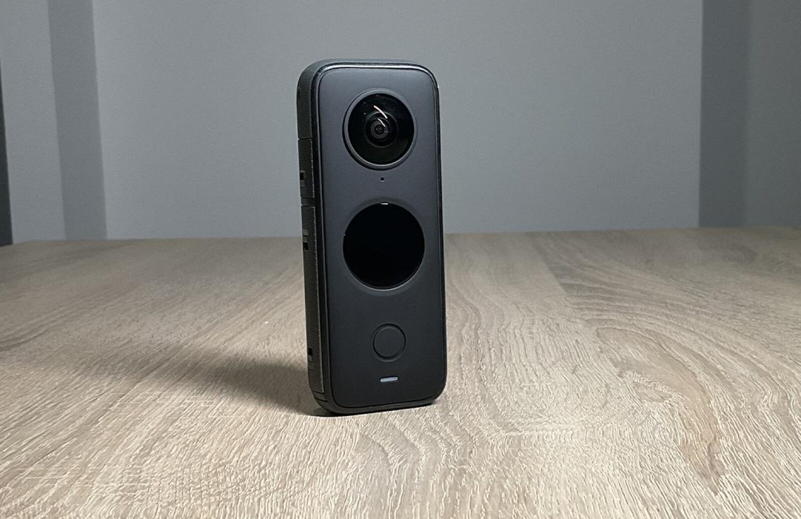 Caméra INSTA 360 ONE X2 - Perche invisible + mini trépied - Photo 1 sur 3