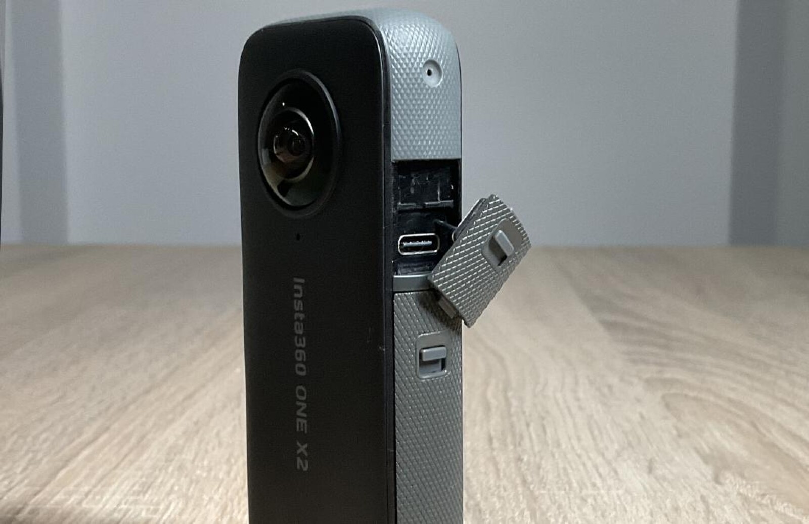 Caméra INSTA 360 ONE X2 - Perche invisible + mini trépied - Photo 2 sur 3