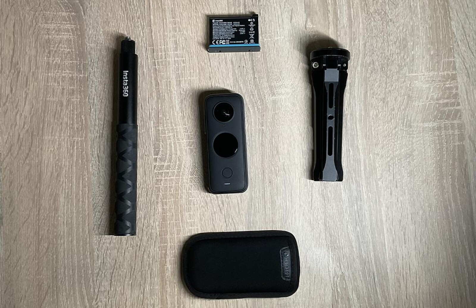 Caméra INSTA 360 ONE X2 - Perche invisible + mini trépied - Photo 3 sur 3