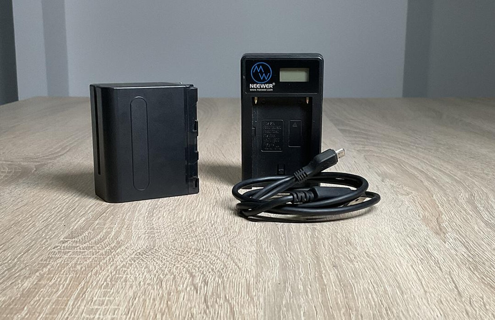 Batterie NEWEER NP-F970 6600mAh Li-ion - Photo 2 sur 2