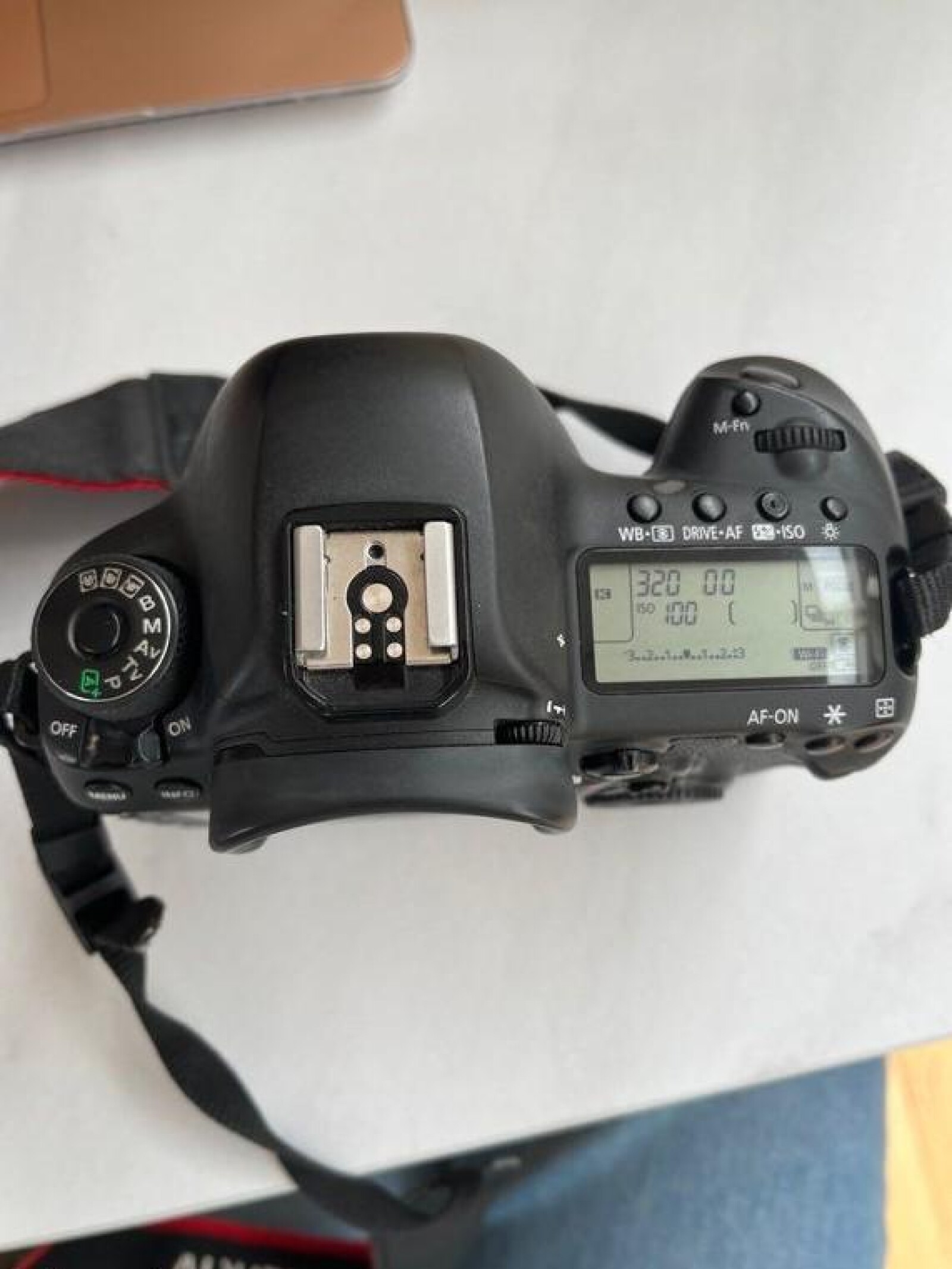 Canon 5D mark IV + 2 chargeurs - Photo 2 sur 3