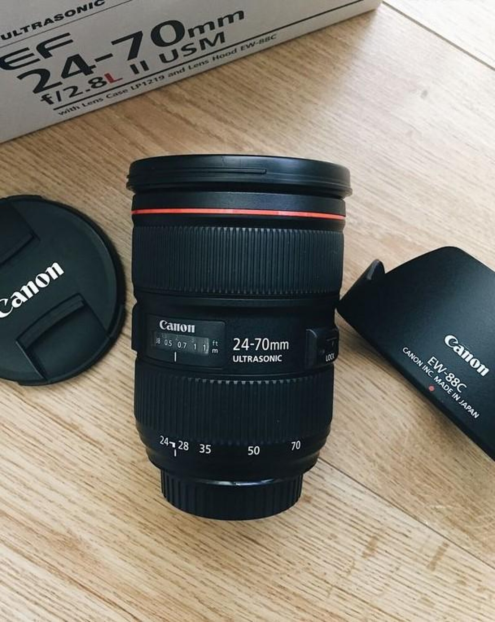 Canon EF 24-70mm f/2.8L II USM - Photo 1 sur 2