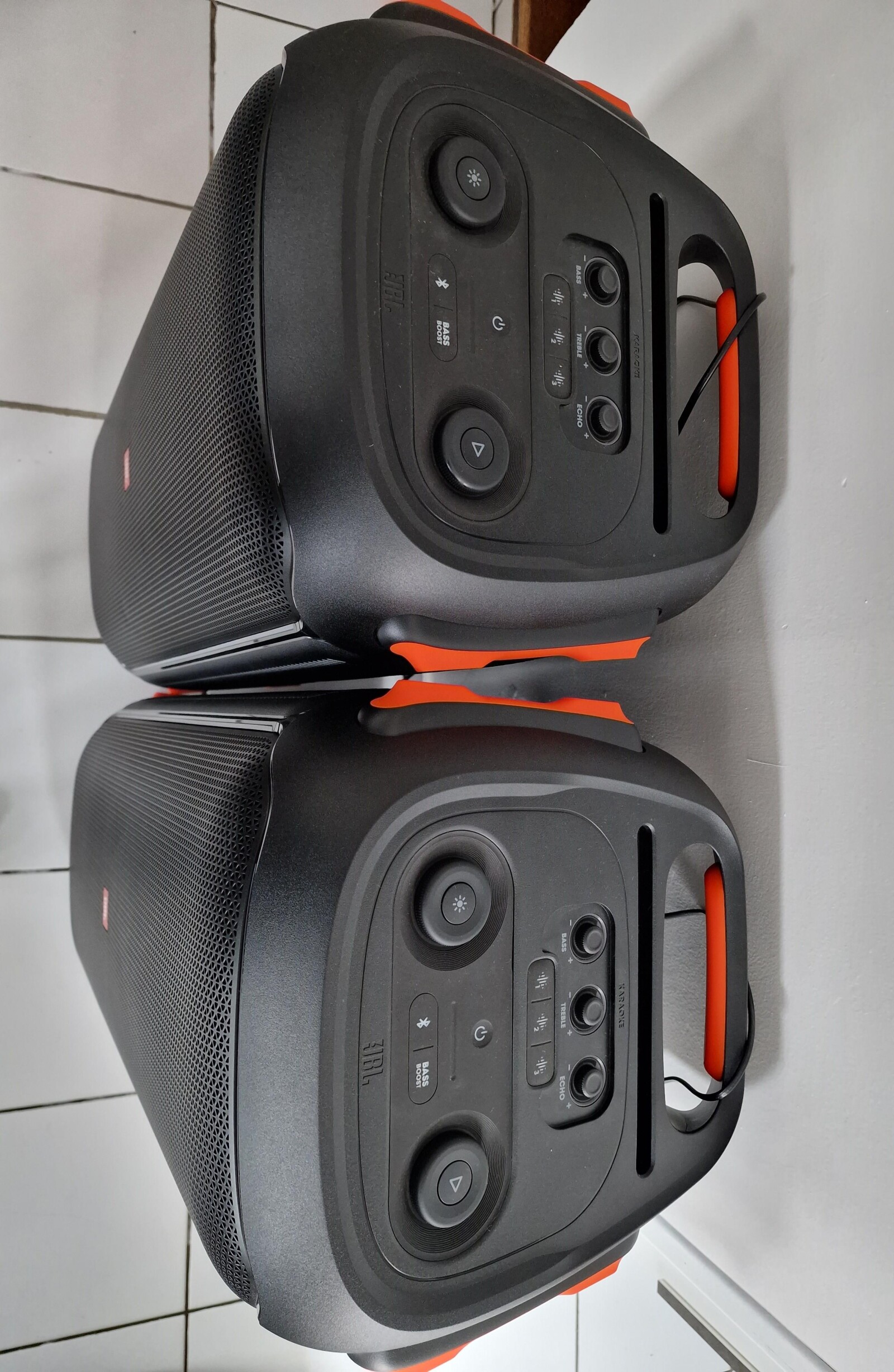 2 Enceintes JBL Partybox 710 à louer - Son puissant et effets lumineux - Photo 3 sur 6