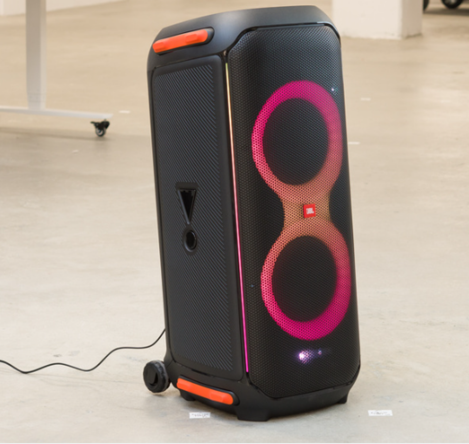 2 Enceintes JBL Partybox 710 à louer - Son puissant et effets lumineux - Photo 4 sur 6