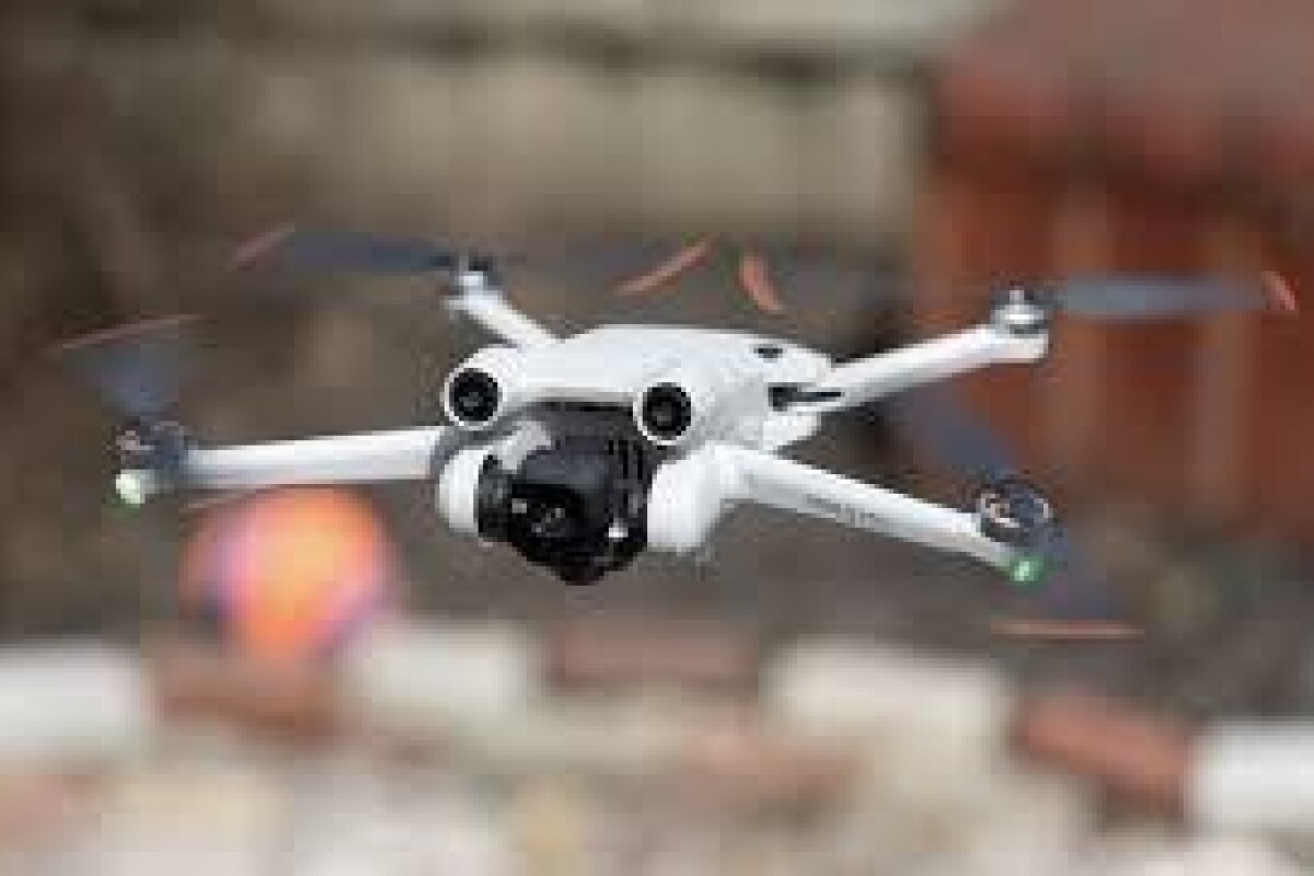 Location Pack Decouverte: DJI Mini 4 PRO + Telecomande RC + 1 Batterie + 1 Carte SD 128GB - Lightyshare