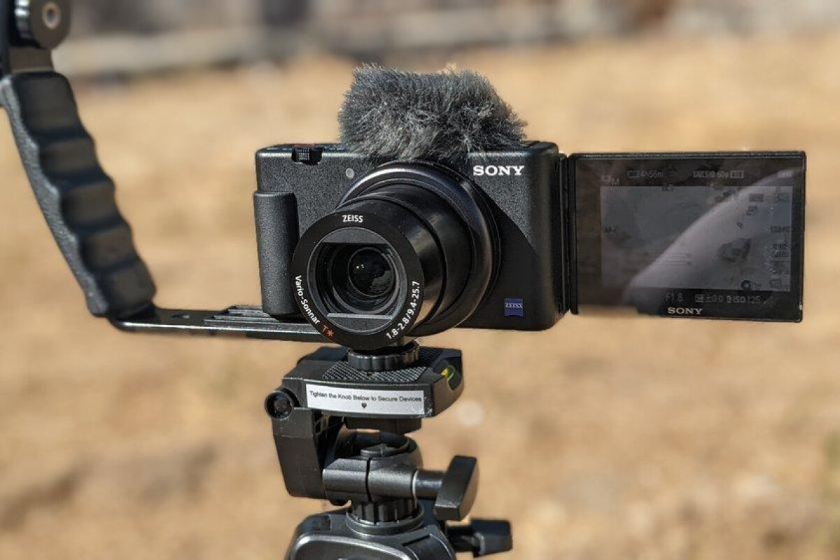 Location Sony ZV-1 + K&F Concept TM2324 Trepied + Rode vidéo micro - Lightyshare