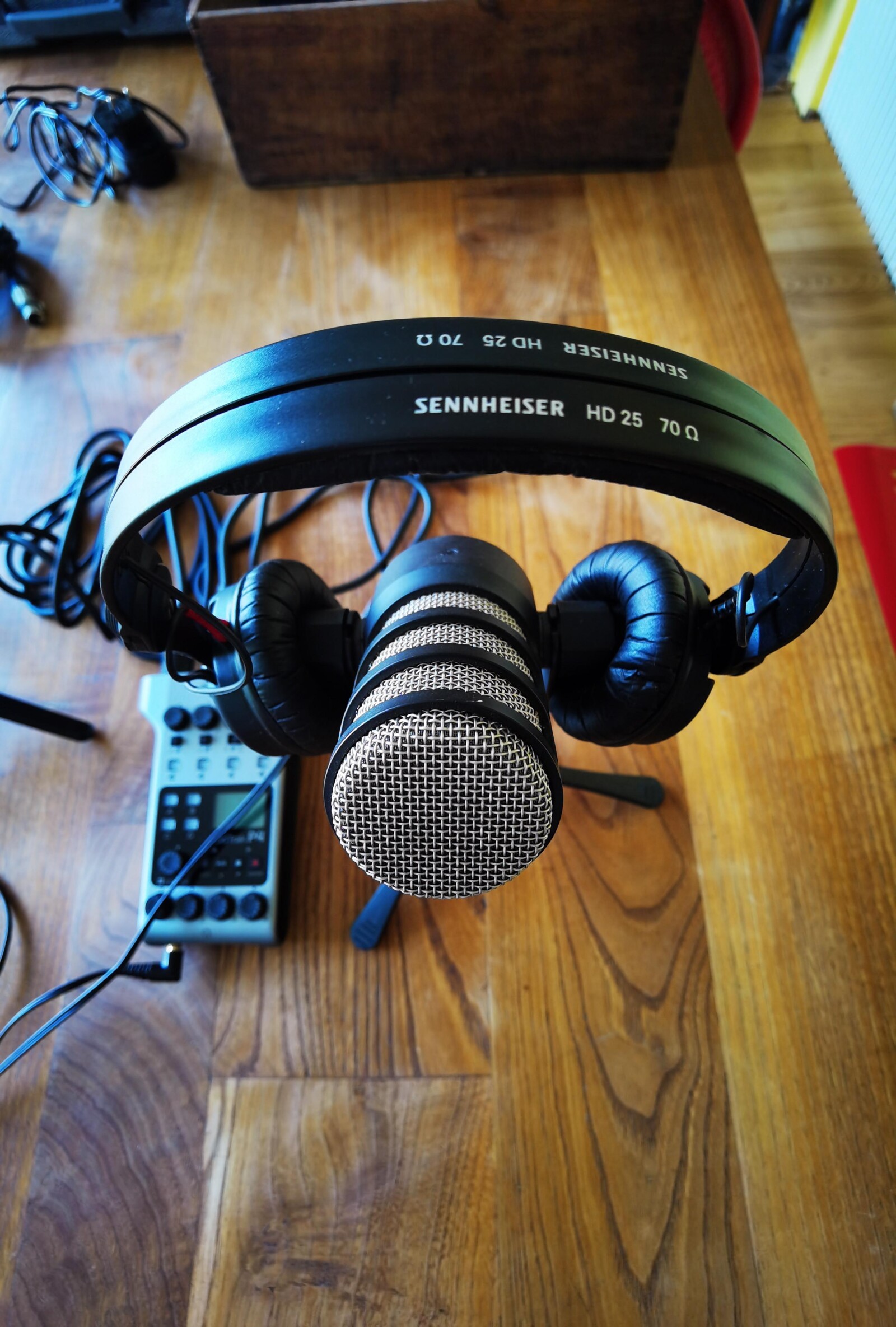 Set up podcast avec podtrack P4 et 2 ou 3 micros. - Photo 2 sur 4