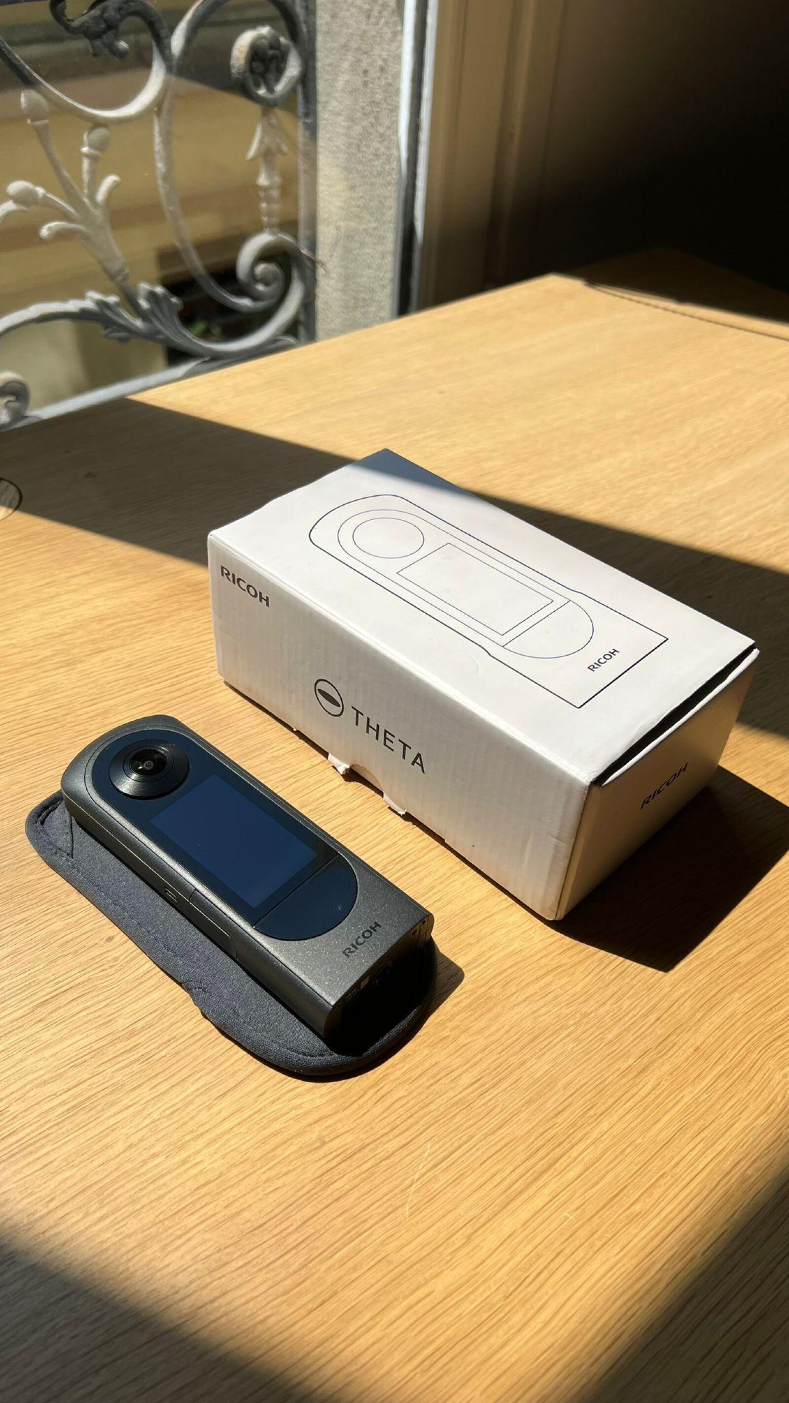 RICOH Theta X - Photo 1 sur 2