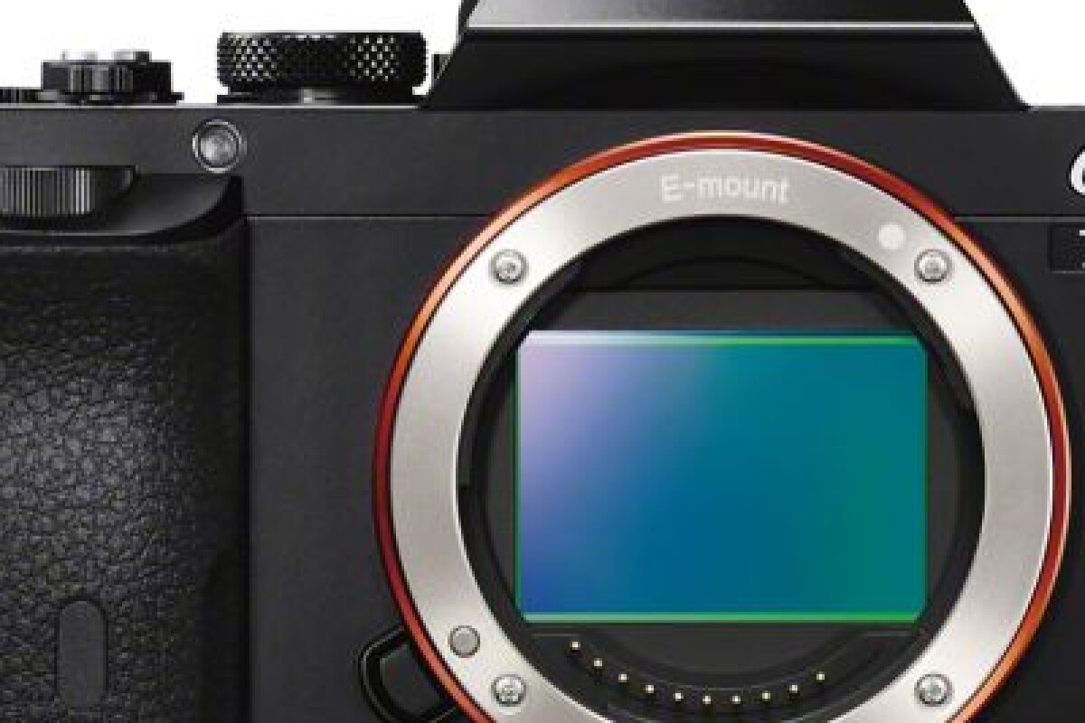 Location Pack Sony Alpha 7R2 A7r II, grip Sony VGC2EM, 2 batteries, SD Lexar SD 64 GB 633x 95 MB/s64 Go - Lightyshare