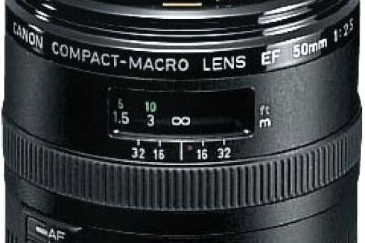 Location Canon EF 50mm Compact Macro f/2,5 - Lightyshare