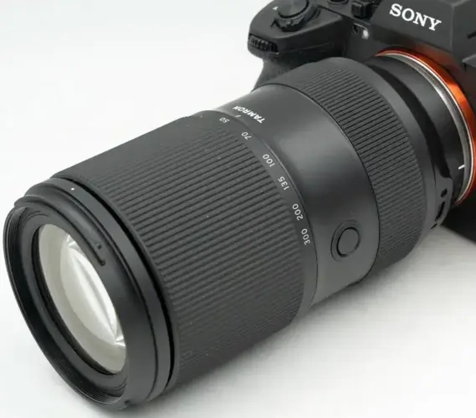 Tamron Tamron 50-300mm f/4.5-6.3 Di III VC VXD A069S monture Sony E FE - Photo 1 sur 2