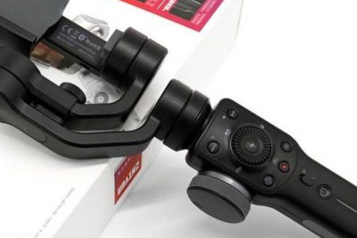 Location Zhiyun Smooth 4 stablisateur pour téléphone, GoPro - Lightyshare