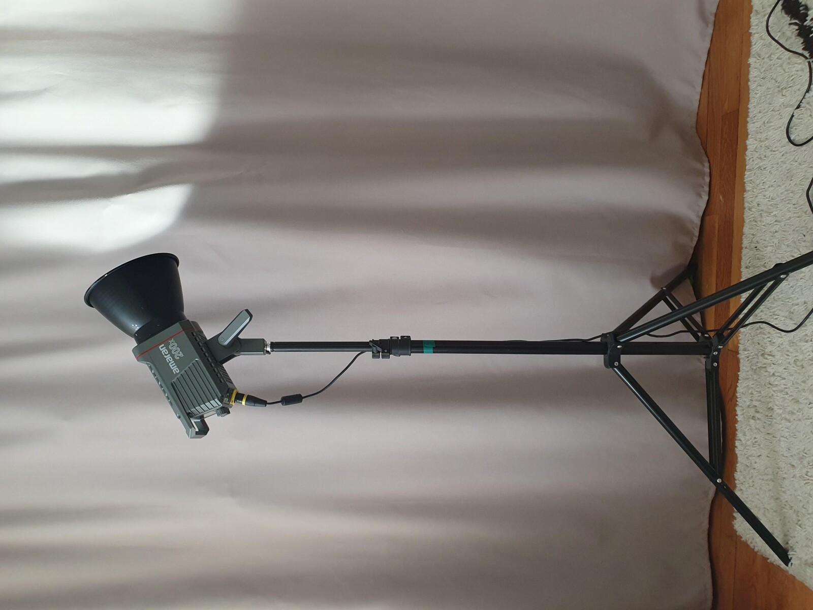 Aputure Amaran 200x + trepied +. softbox 120cm + lightbox 80cm - Photo 1 sur 6
