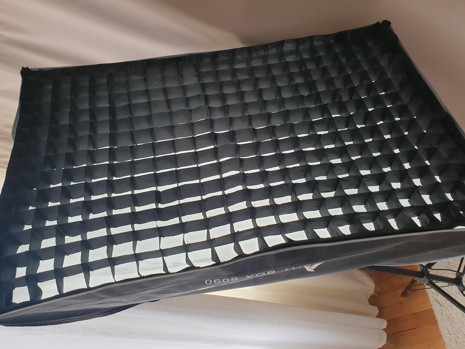 Aputure Amaran 200x + trepied +. softbox 120cm + lightbox 80cm - Photo 3 sur 6