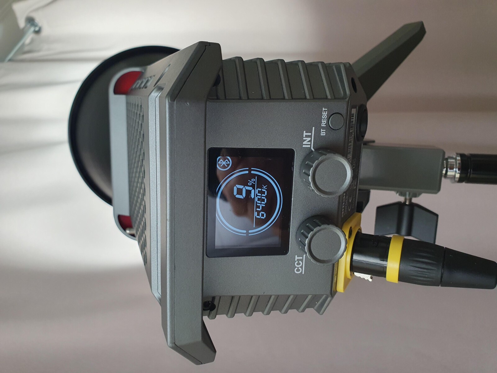 Aputure Amaran 200x + trepied +. softbox 120cm + lightbox 80cm - Photo 6 sur 6
