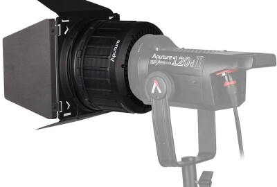 Location APUTURE Aputure FRESNEL 2X avec barndoor