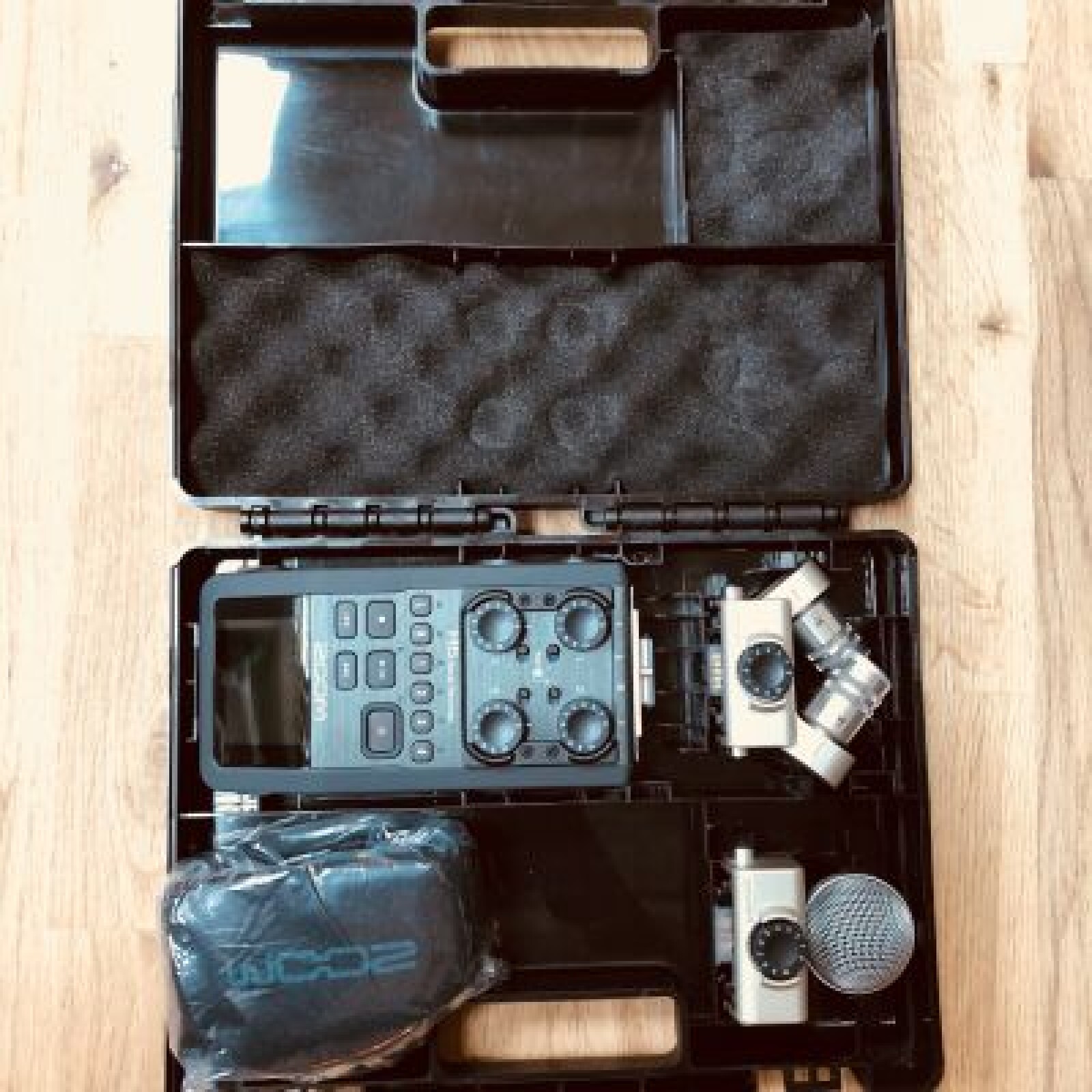 zoom h6 4 XLR + 2 MICROS - Photo 3 sur 4