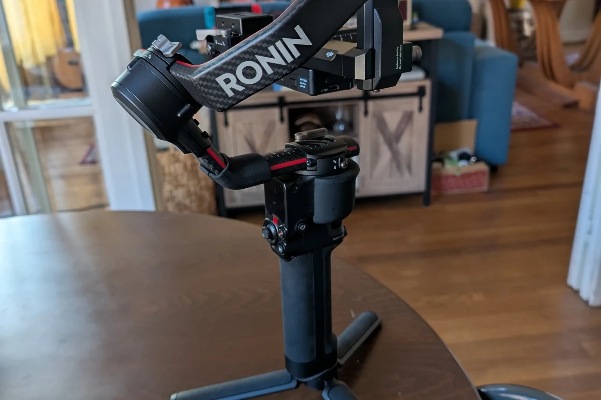 Location DJI RS 2 Pro Combo - Lightyshare