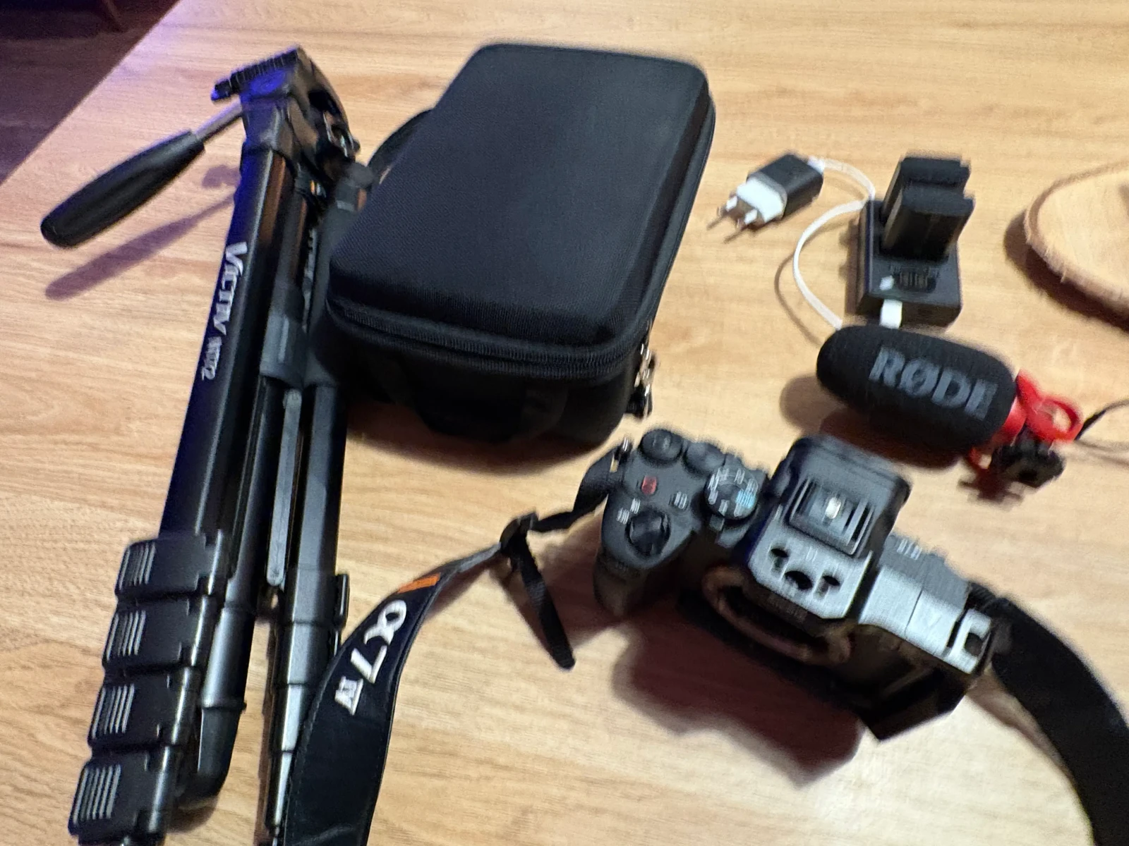 Pack Sony A7IV + 2 batteries + trepieds - Photo 2 sur 2