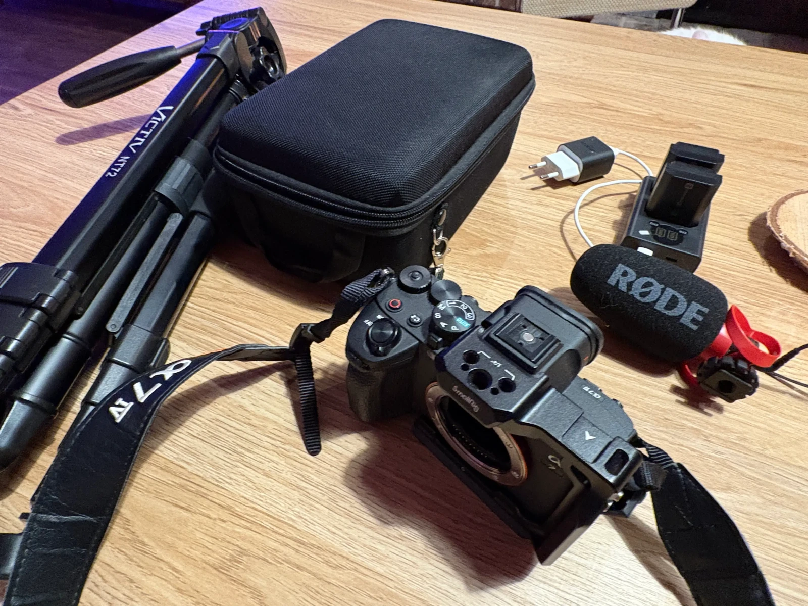 Pack Sony A7IV + 2 batteries + trepieds - Photo 1 sur 2