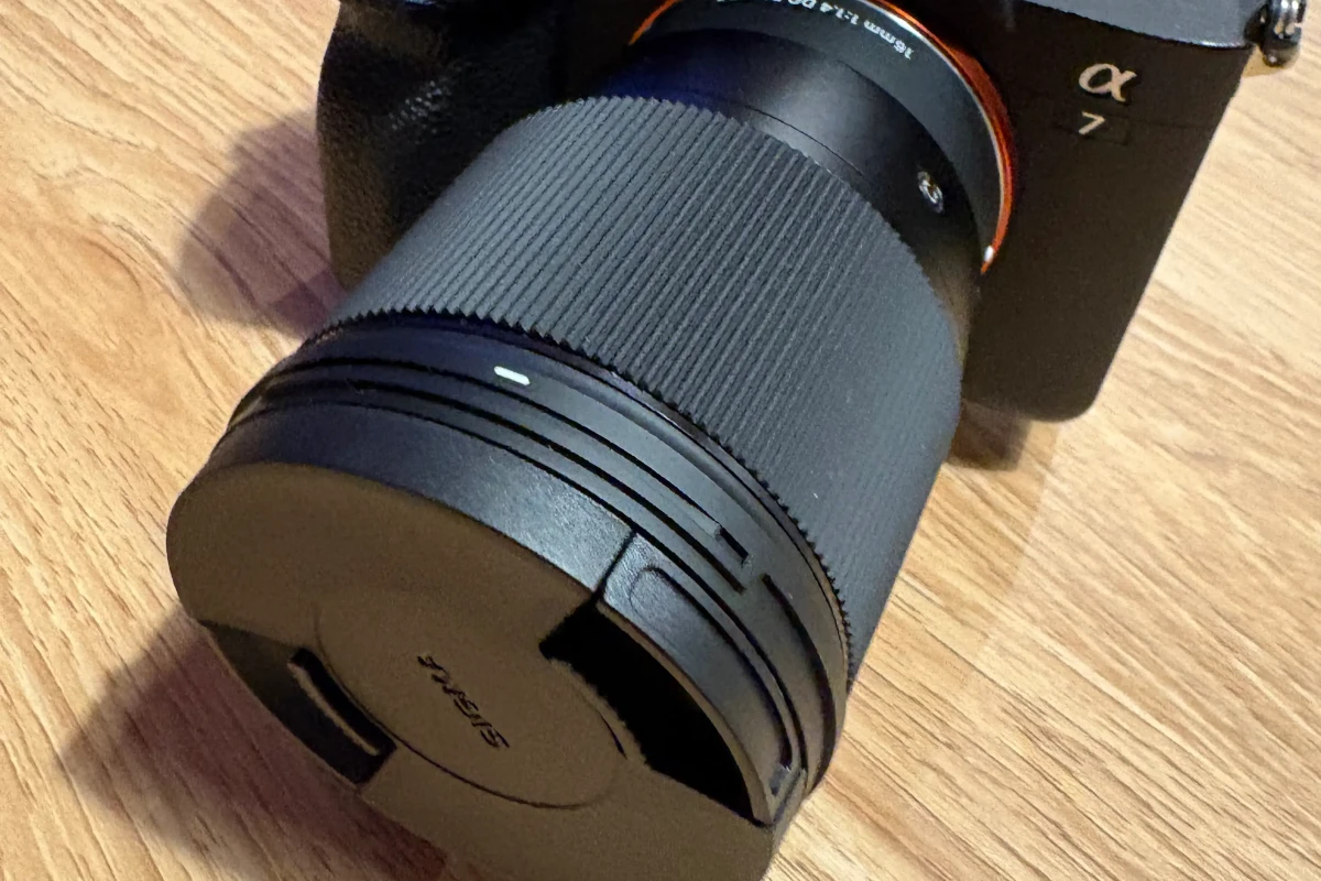 Location Sigma Objectif 16 mm F1, 4 DC DN - Monture Sony - Lightyshare