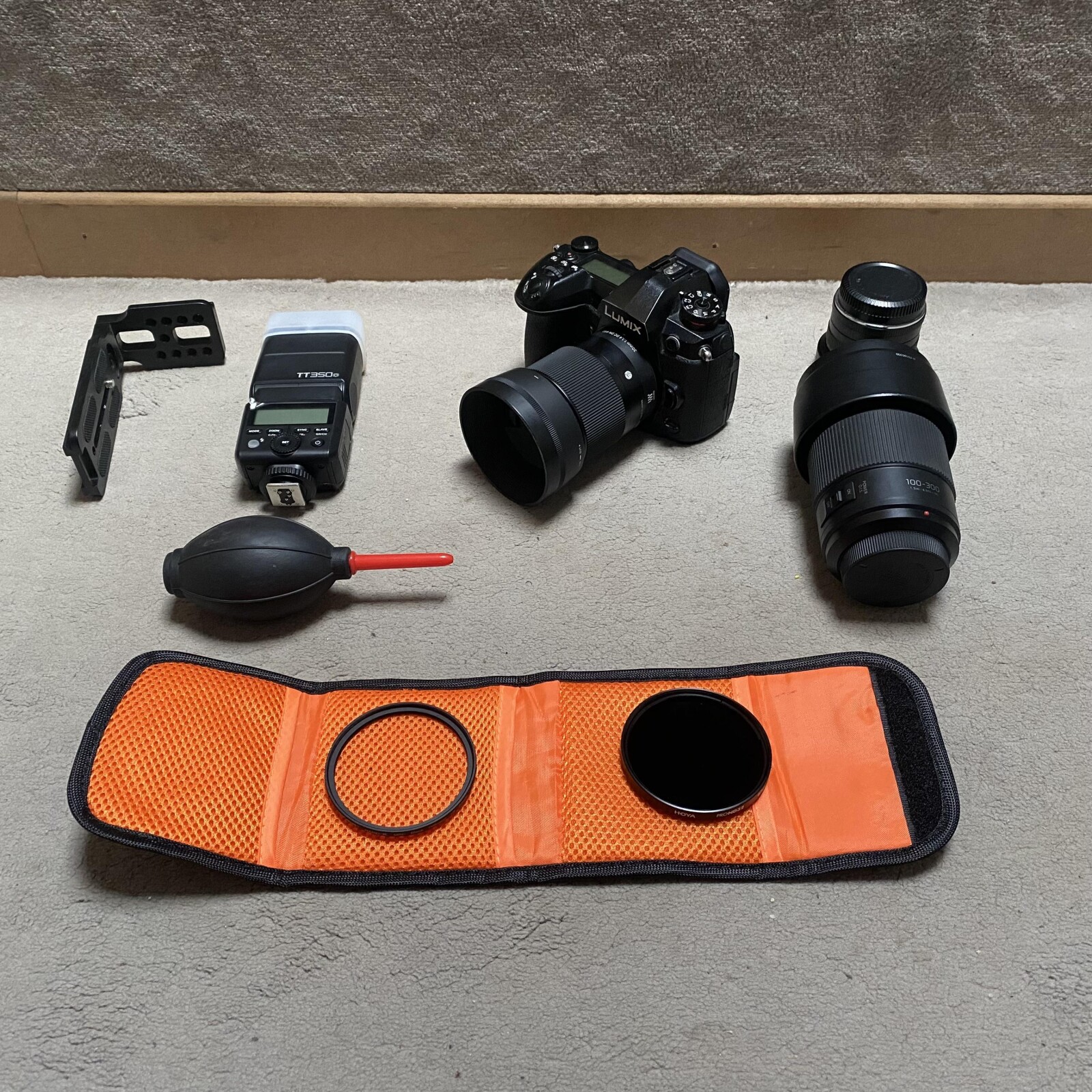 Panasonic Lumix G9 + Lumix 100-300mm + Sigma 30mm 1.4 + 7artisans 7.5mm - Photo 1 sur 3
