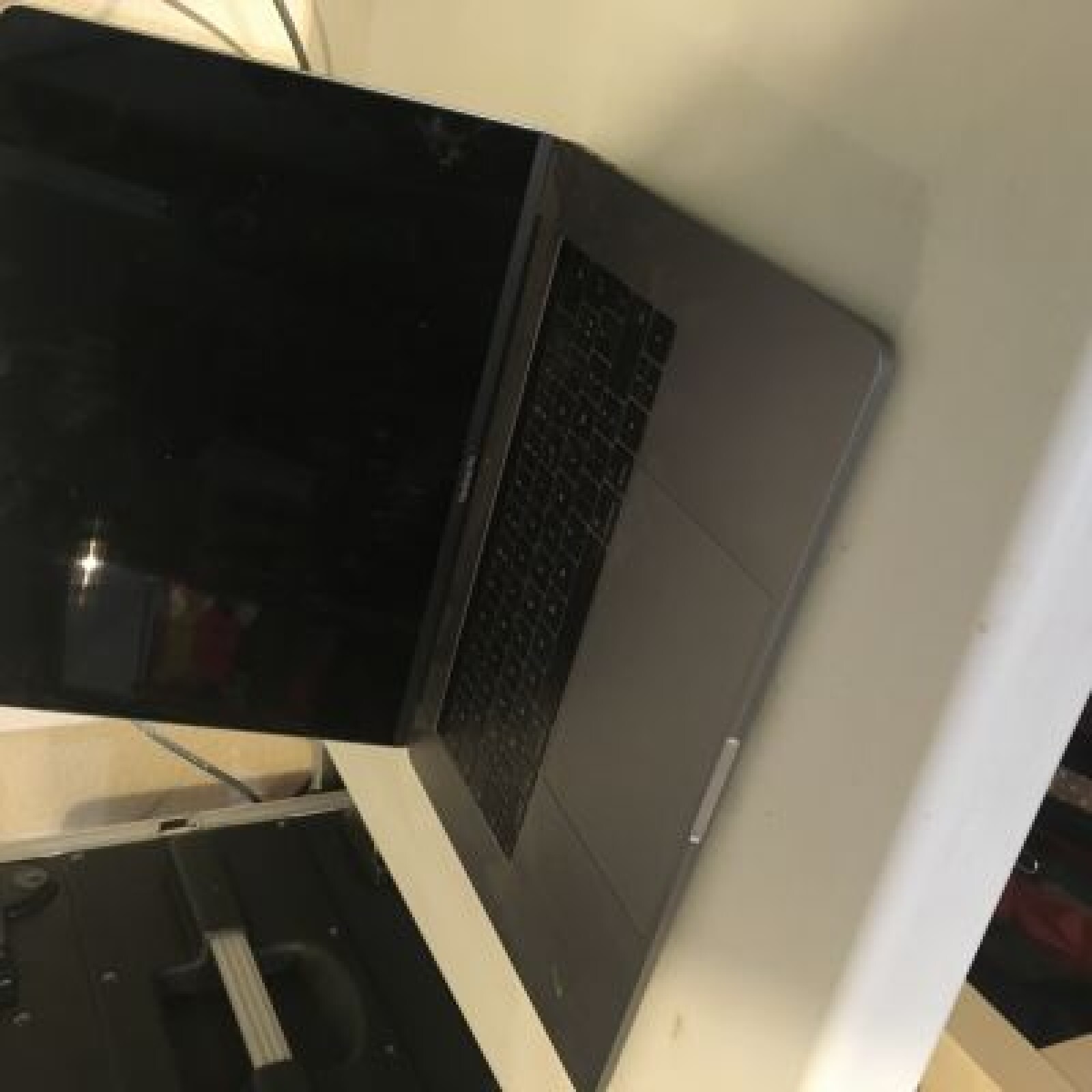 Macbook Pro 2016 (15 pouces, intel i7 2,6GHz,  RAM 16 Go, SSD 512 Go) - Photo 2 sur 2