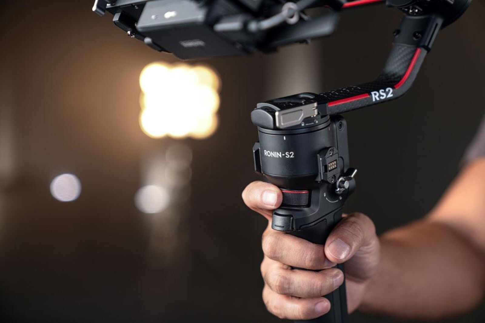 Stabilisateur DJI RONIN RS 2 Pro Combo - Photo 6 sur 8