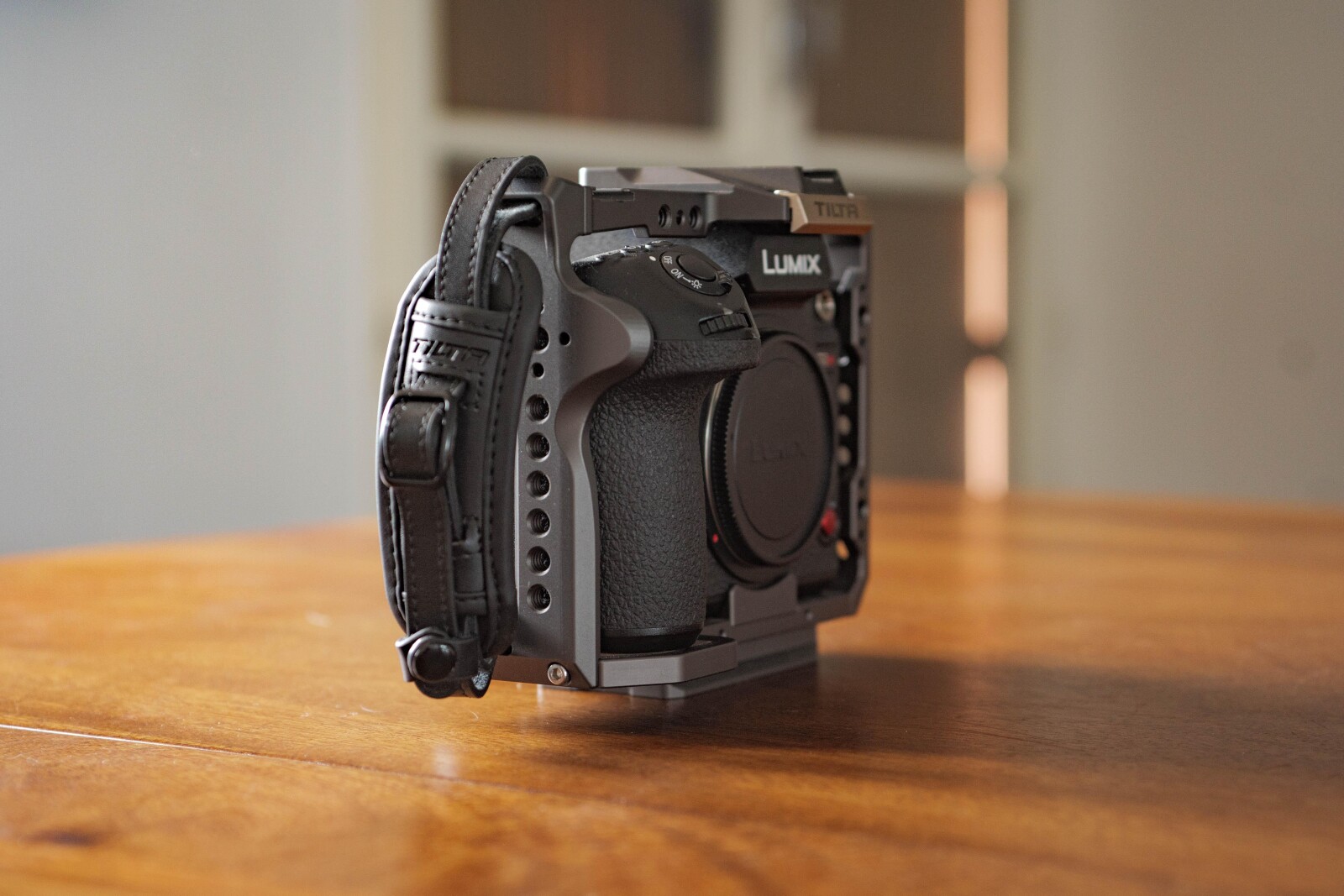 Panasonic LUMIX S1H Full Frame  -  6K, C4K, 4K-Anamorphic, 4K-UHD - Photo 2 sur 5