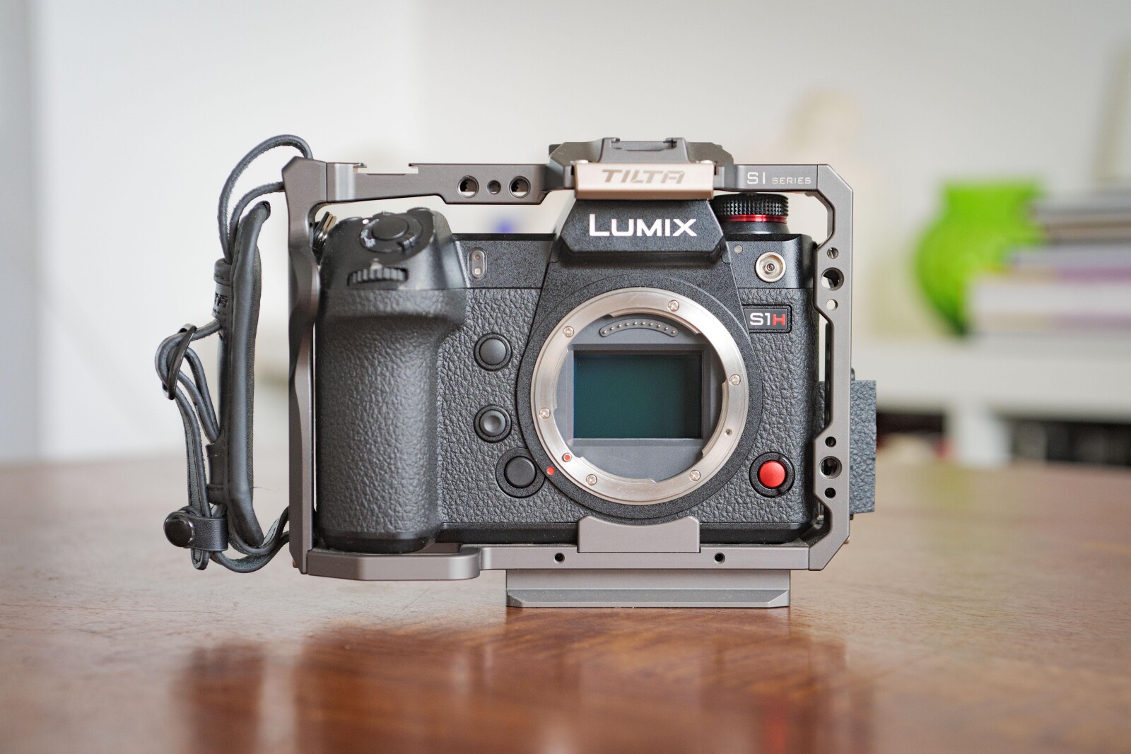 Panasonic LUMIX S1H Full Frame  -  6K, C4K, 4K-Anamorphic, 4K-UHD - Photo 3 sur 5