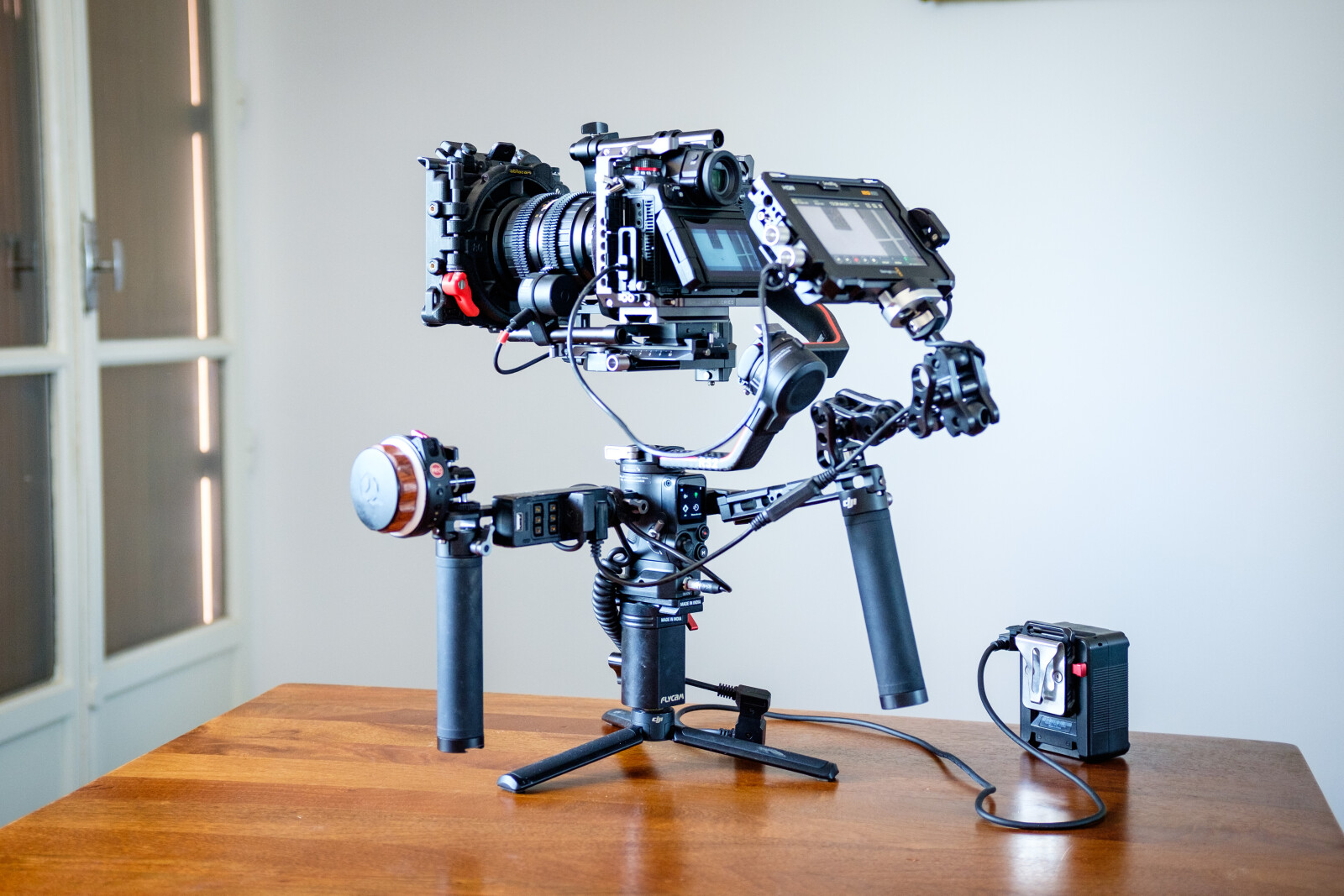 Stabilisateur DJI RONIN RS 2 Pro Combo - Version améliorée - Photo 1 sur 9