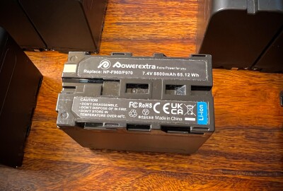 Location 13 batteries NP-F970 + 3 Chargeurs 4 voies