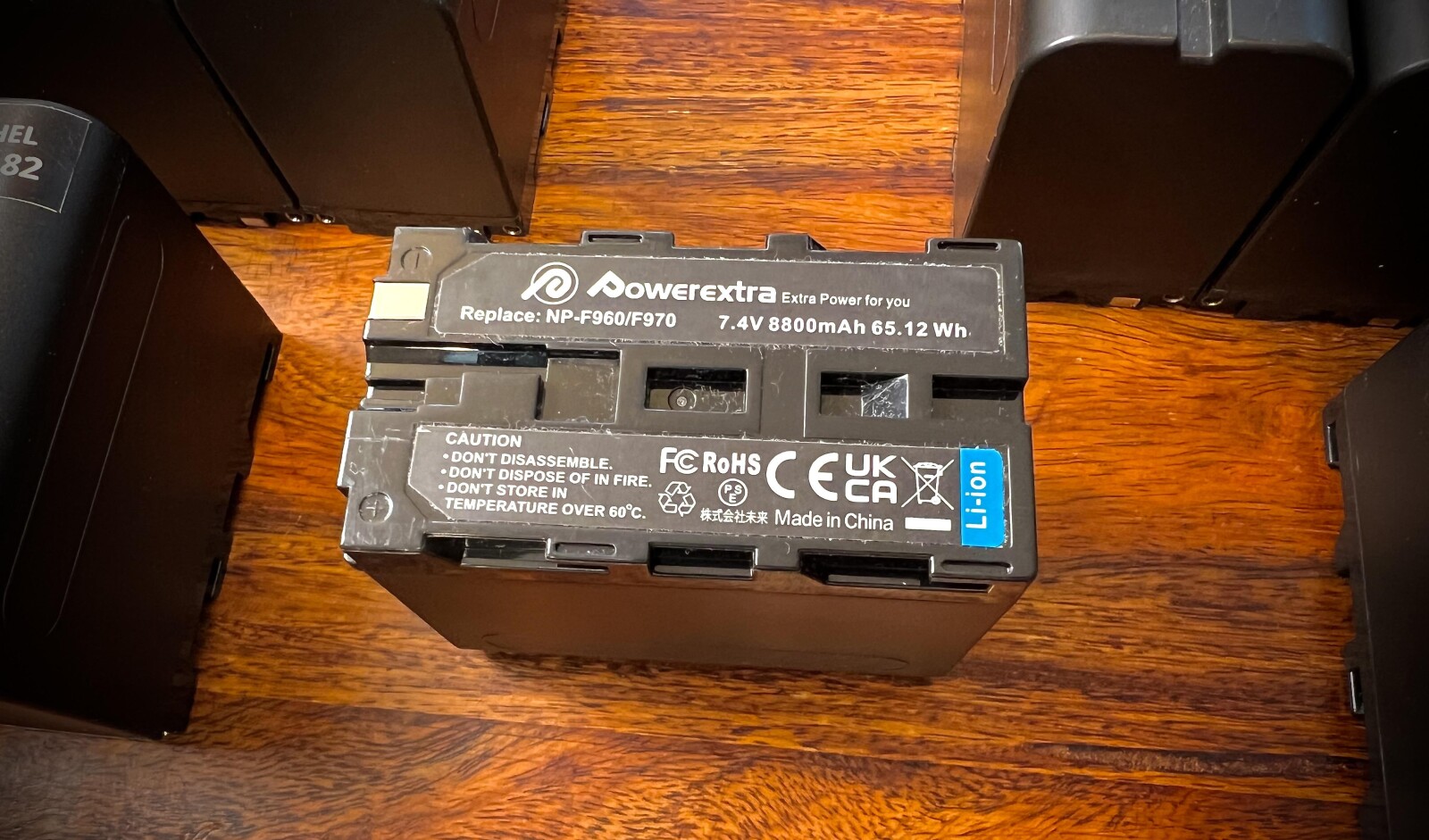 13 batteries NP-F970 + 3 Chargeurs 4 voies - Photo 2 sur 3