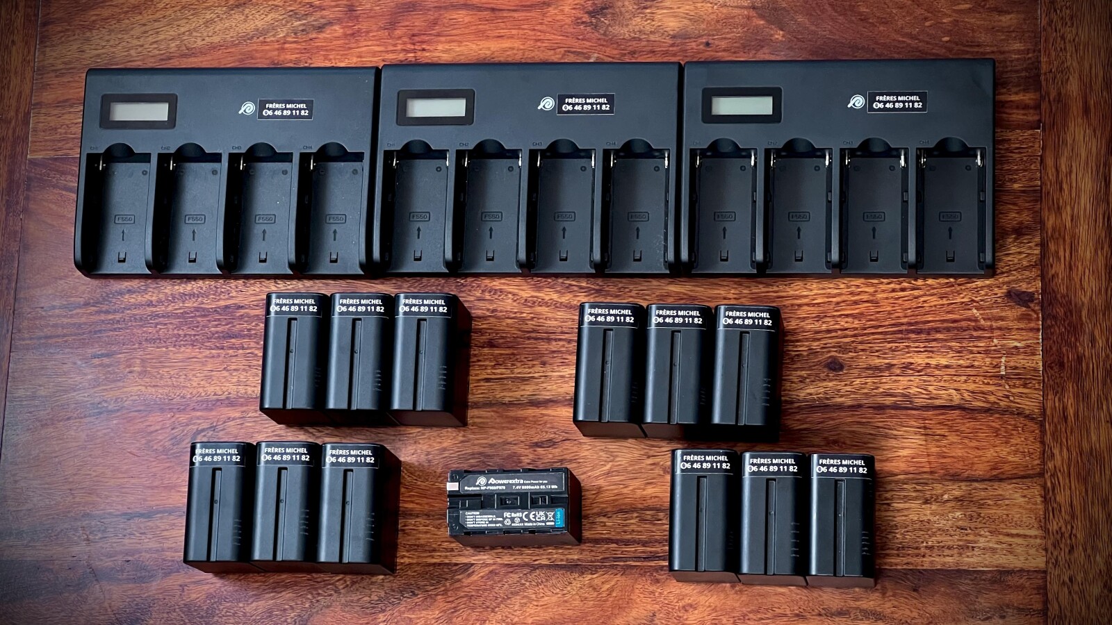 13 batteries NP-F970 + 3 Chargeurs 4 voies - Photo 1 sur 3