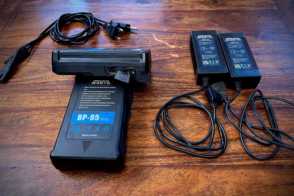 Location 2 Batteries V-Lock / 95Wh(6600mAh) - Lightyshare