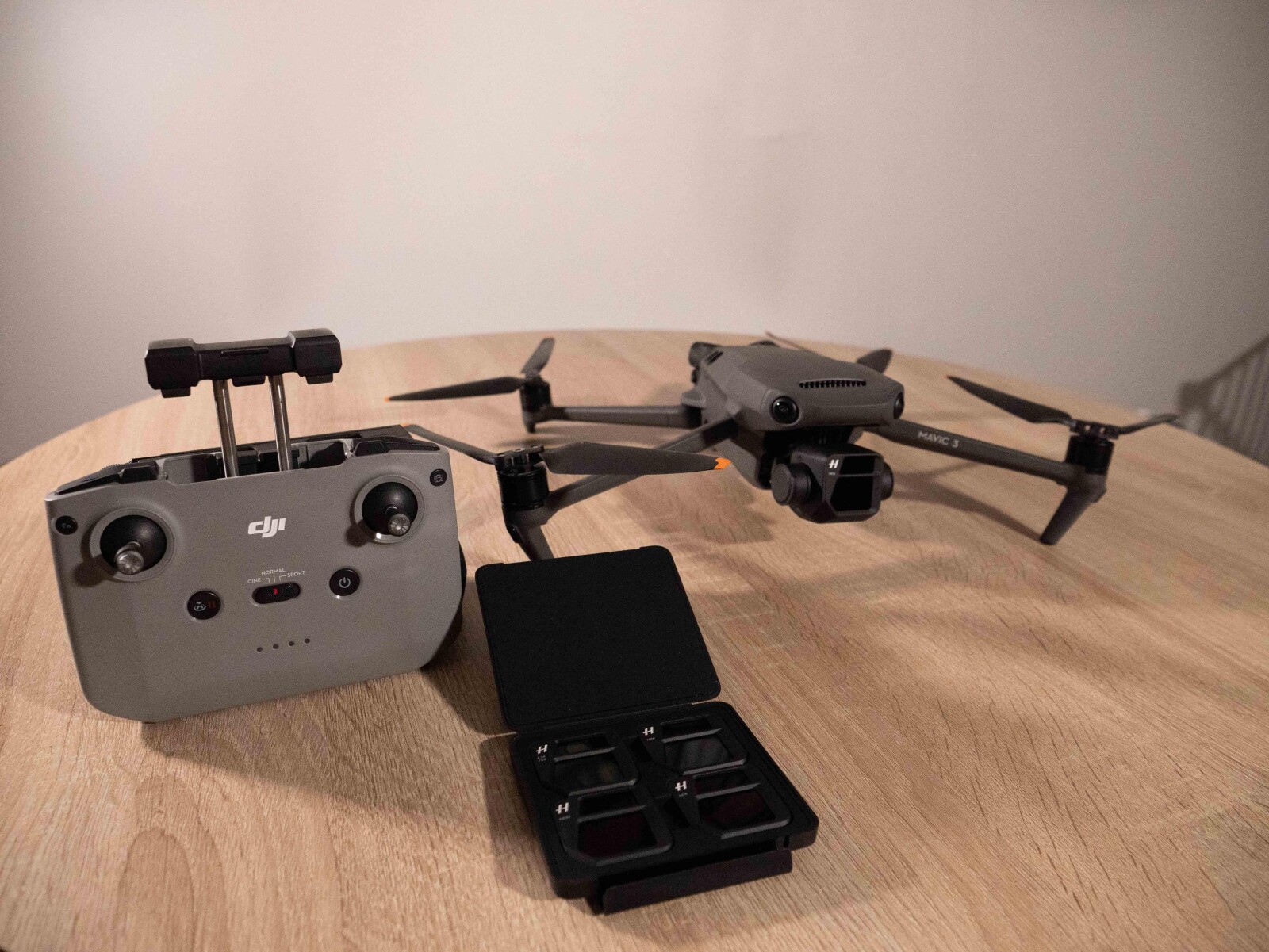 DJI Mavic 3 - Photo 1 sur 2