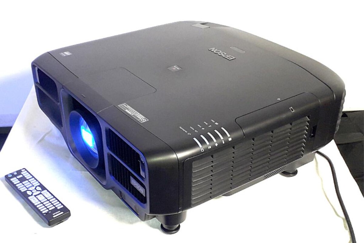 Location Video projecteur 9000 lumens 4K - EPSON EB-L1495U - Lightyshare