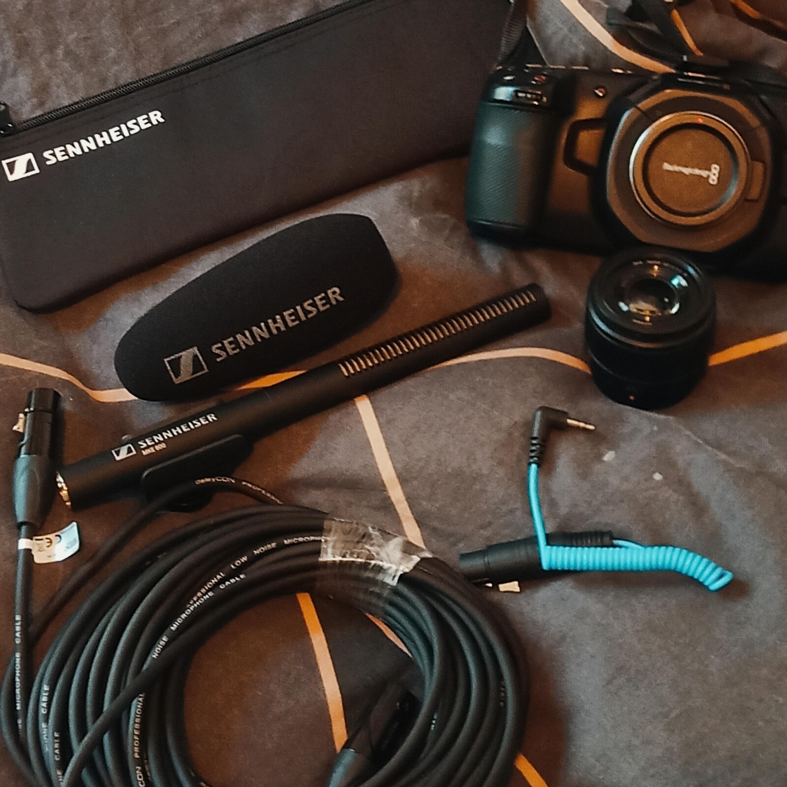 KIT BMPCC 4K (Blackmagic Pocket Cinema Camera 4K) + Sennheiser MKE 600 - Photo 1 sur 7