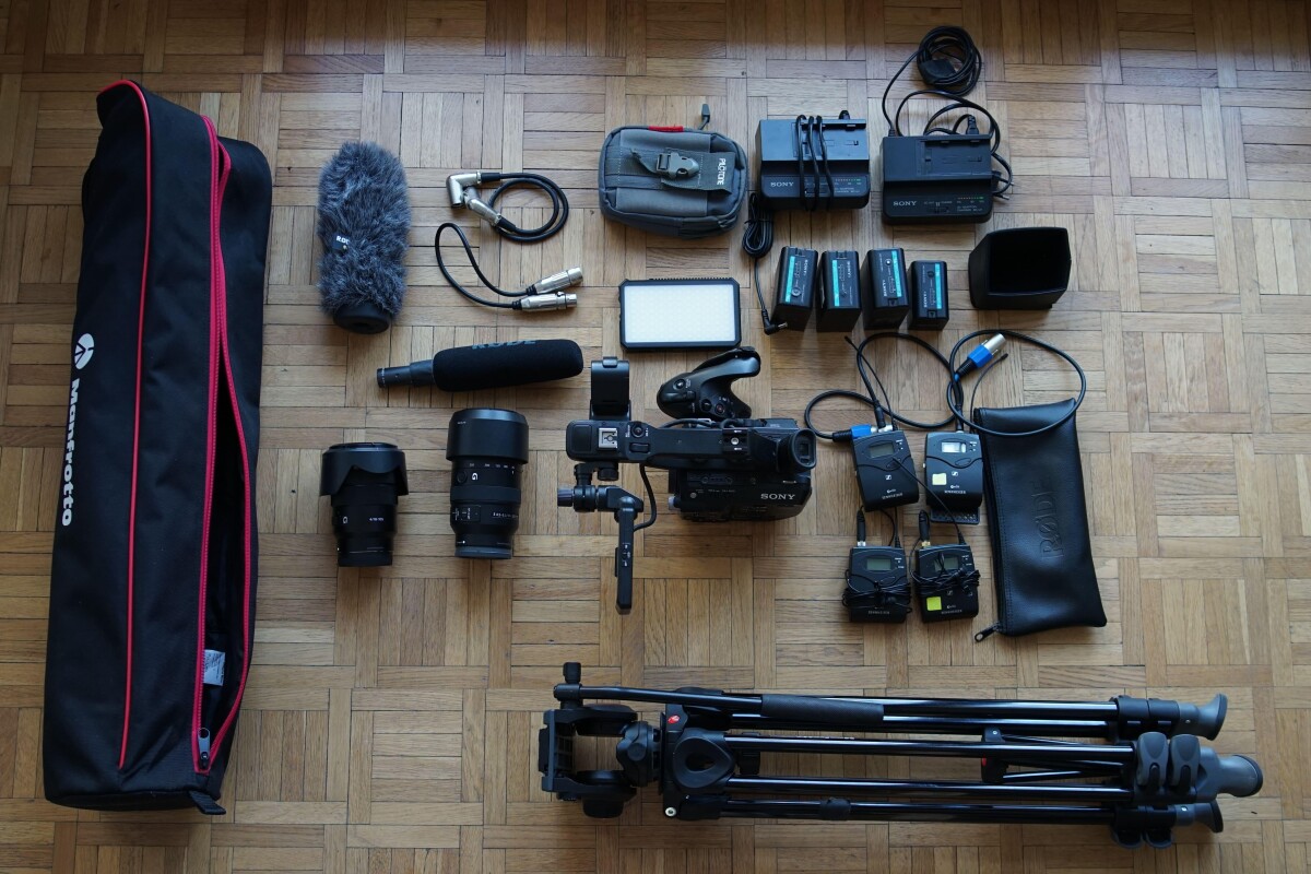 Location Sony FS5 + pack complet (3 optiques + trépied + 2HF + micro canon + 4 batteries + minette) - Lightyshare