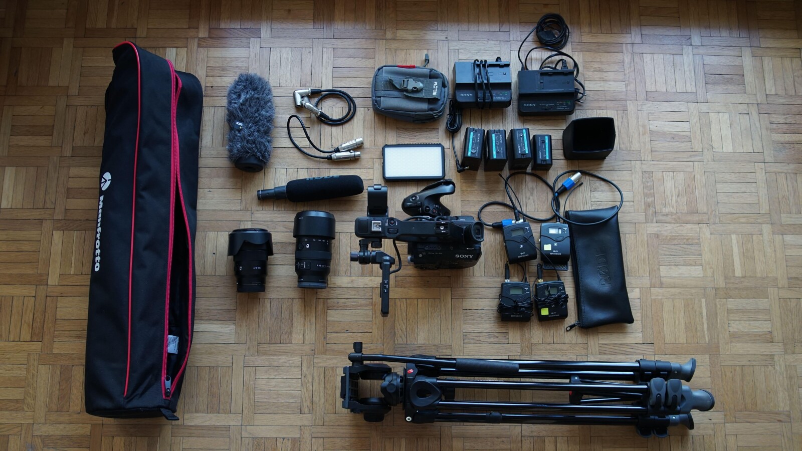 Sony FS5 + pack complet (3 optiques + trépied + 2HF + micro canon + 4 batteries + minette) - Photo 1 sur 9