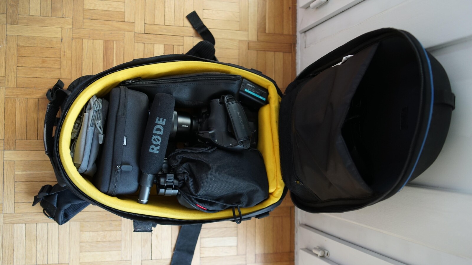 Sony FS5 + pack complet (3 optiques + trépied + 2HF + micro canon + 4 batteries + minette) - Photo 5 sur 9