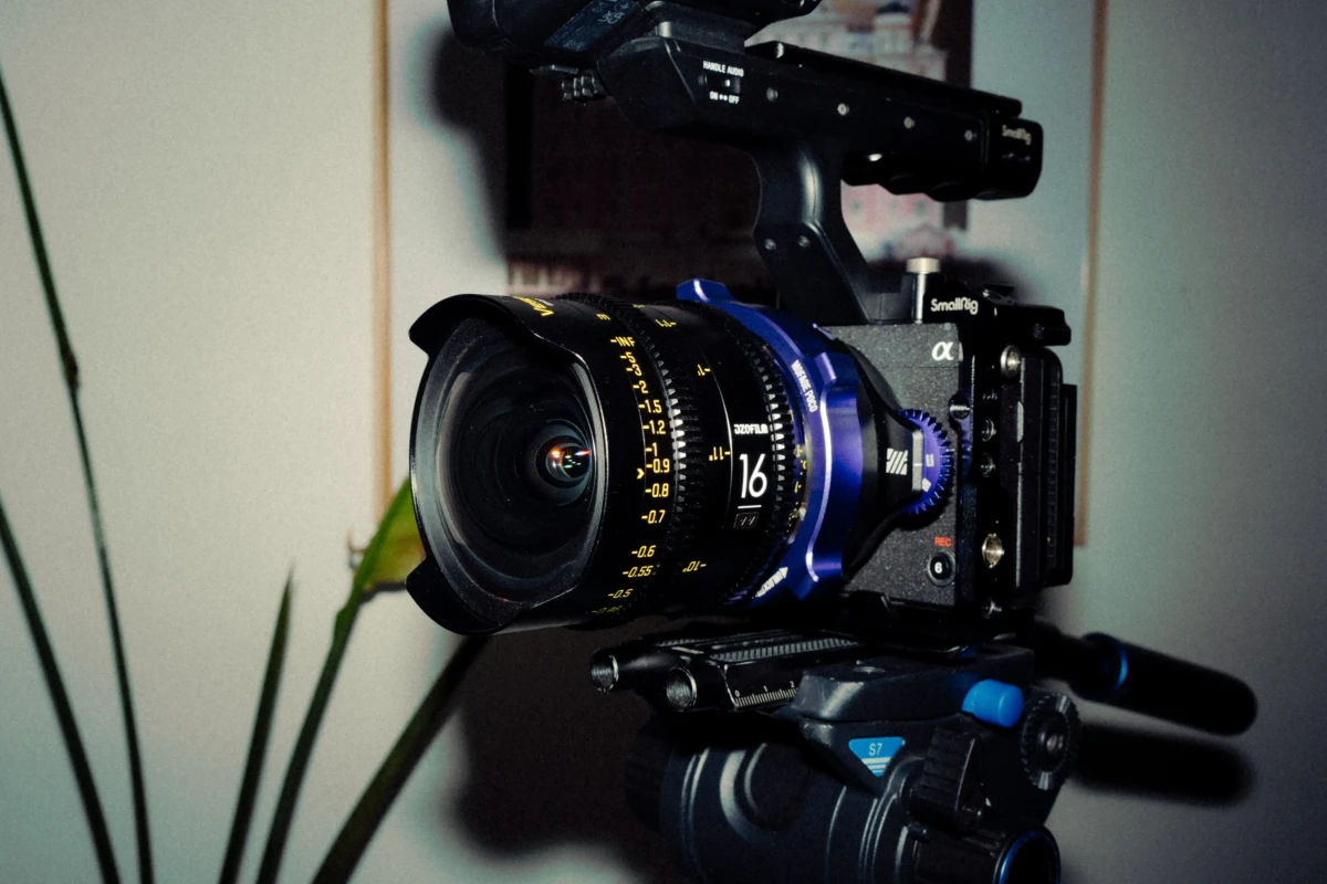Location DZOFILM Vespid FF 16mm T2.8 - Lightyshare