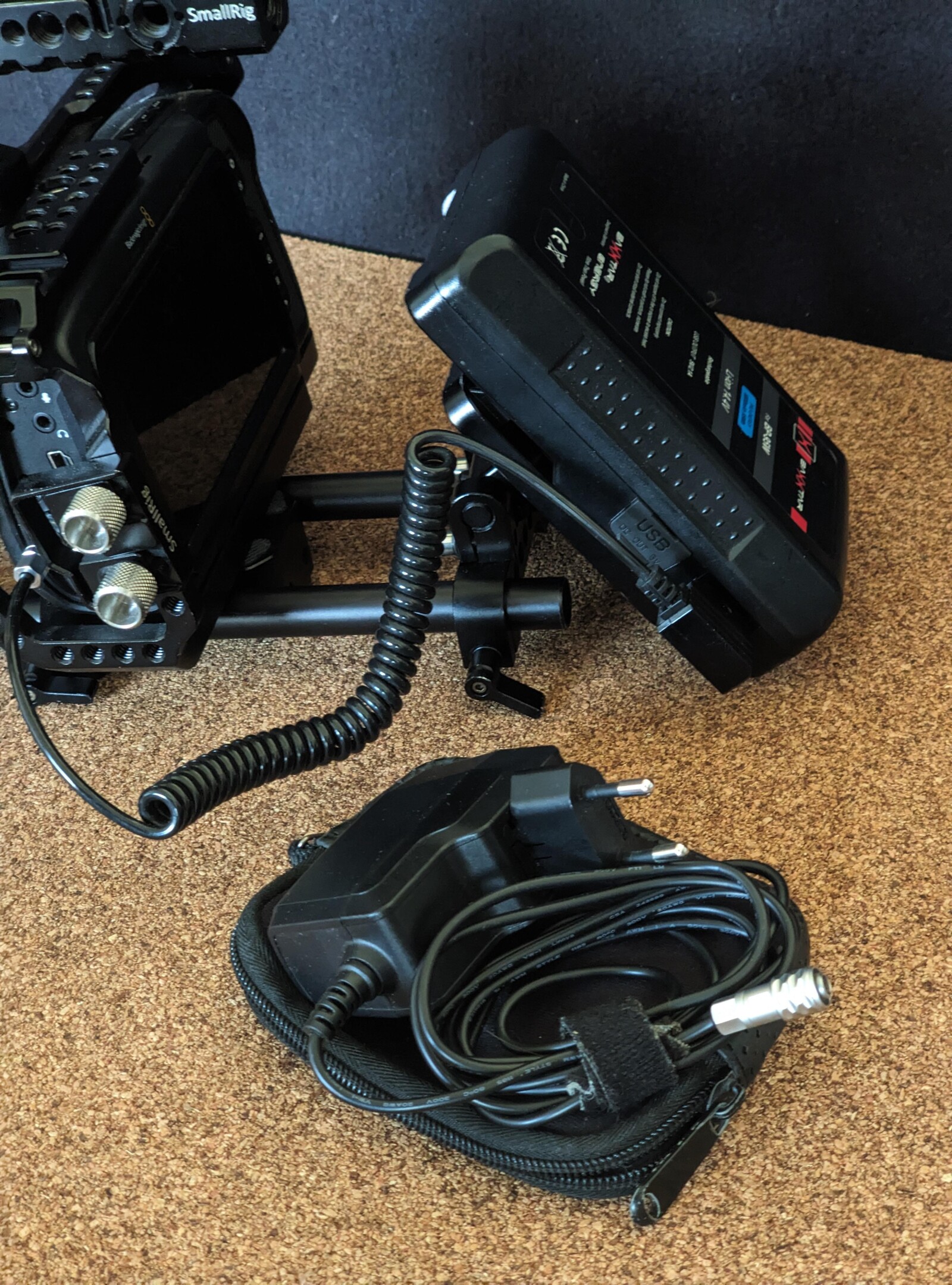Blackmagic 6k (BMPCC) + cage + SSD - Photo 3 sur 4