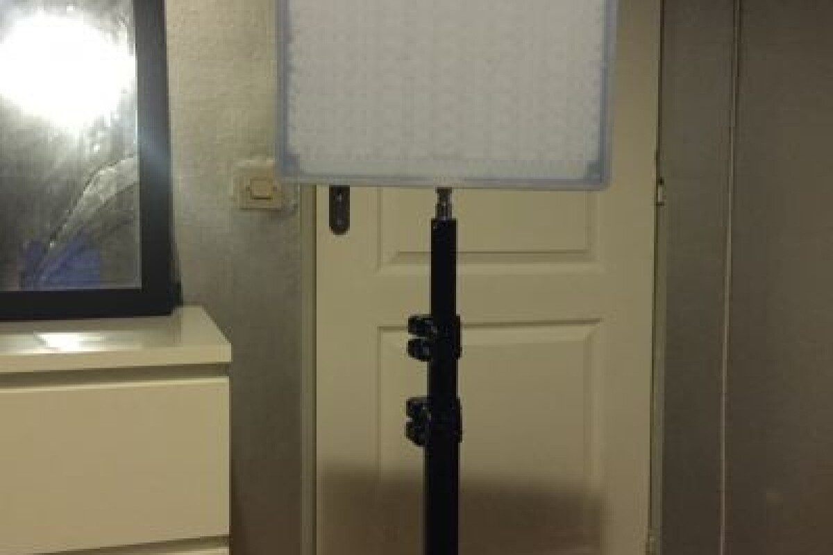 Location Panneau LED RVB Youngnuo YN-600 avec trépied 256cm - Lightyshare