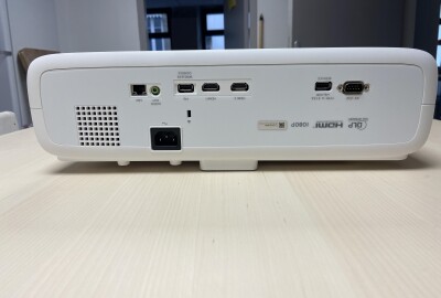 Location BENQ MH733